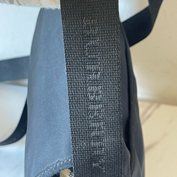 AUTHENTIC CROSSBODY BURBERRY BAG (UNISEX) - Picture 14 of 16